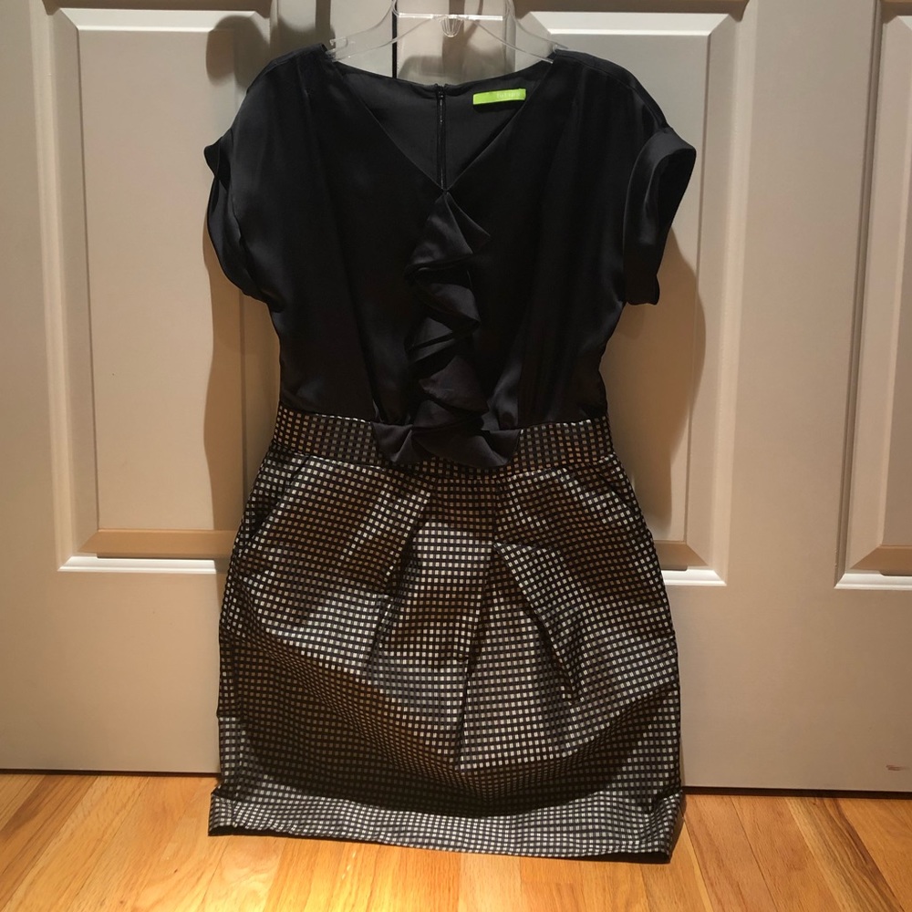 black short sleeve with gray detail dress